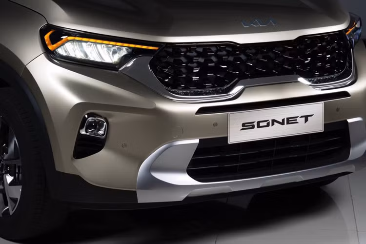 Với doanh số này, Kia Sonet dẫn đầu phân khúc SUV hạng A và lọt vào top 10 ô tô bán chạy nhất toàn thị trường trong năm 2023, đứng ở vị trí thứ 6. Ngoài ra, Sonet còn là mẫu xe bán chạy nhất của thương hiệu Kia ở thị trường Việt Nam trong năm vừa qua.