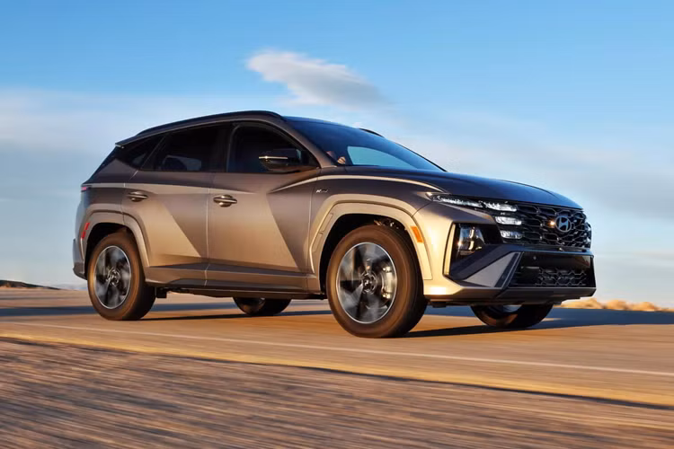 Sau khi được giới thiệu tại Hàn Quốc vào tháng 11/2023, phiên bản Hyundai Tucson 2025 mới thế hệ thứ 4 đã chính thức được cho ra mắt tại thị trường Mỹ, trong khuôn khổ triển lãm New York Auto Show 2024.