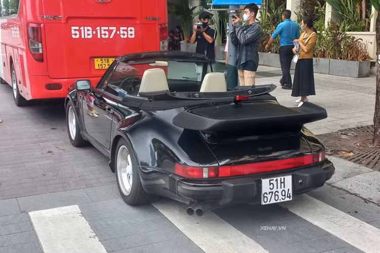 Do thuộc vòng đời thứ hai, chiếc Porsche 930 Turbo Cabriolet độc nhất vô nhị ở nước ta đã được trang bị động cơ tăng áp dung tích 3.3L (tăng 0,3 lít so với bản tiền nhiệm) và hộp số sàn 5 cấp.