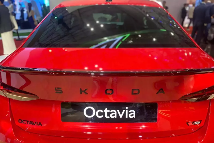 Đây là động cơ hiện đang được dùng cho Volkswagen Golf GTI. Động cơ kết hợp cùng hộp số tự động ly hợp kép DSG 7 cấp, hệ dẫn động cầu trước và khóa vi sai chống trượt điều khiển điện tử.