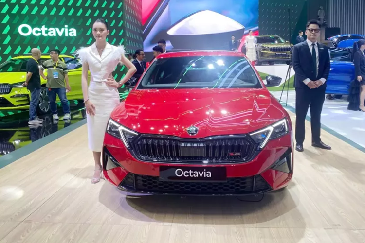 Sự góp mặt của Skoda Octavia 2025 tại Việt Nam sẽ giúp cho phân khúc sedan cỡ C thêm phần sôi động, khi trước đó, Mazda3, Honda Civic, Hyundai Elantra đã làm mưa làm gió tại đây khá lâu.