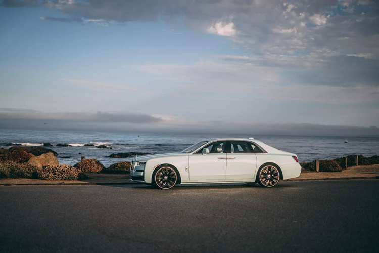 Rolls-Royce Ghost va Cullinan giam hang tram trieu ngay dau nam 2024-Hinh-2