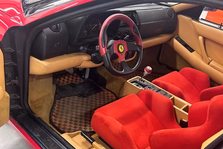 Chiếc F512 M này đang được vận chuyển từ Anh cho một khách hàng tại Mỹ vào năm 2023. Thông tin nghi vấn được hãng xe Ferrari chuyển cho lực lượng Cảnh sát Luân Đôn.