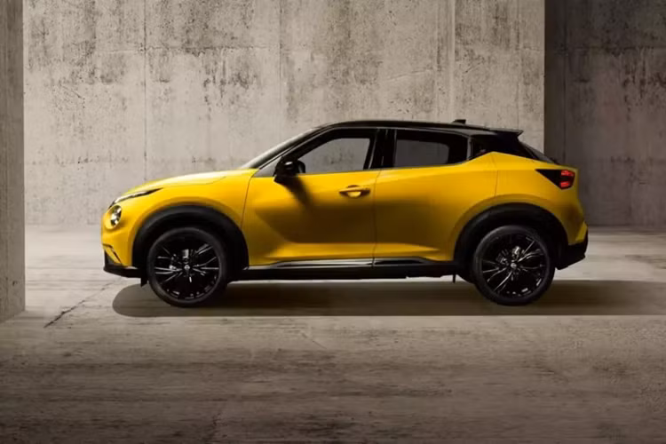 Đáng tiếc là động cơ của Nissan Juke 2024 không có gì mới. Xe vẫn có 2 tùy chọn động cơ, đầu tiên là máy xăng 3 xi-lanh, tăng áp, dung tích 1.0L với công suất tối đa 115 mã lực và mô-men xoắn cực đại 200 Nm. Sức mạnh được truyền tới bánh thông qua hộp số sàn 6 cấp hoặc tự động ly hợp kép 7 cấp.