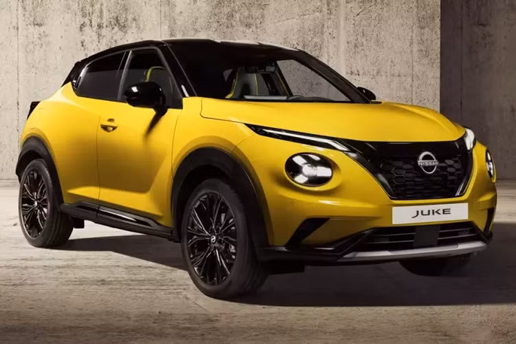 Nissan Juke từng là một trong những mẫu SUV bán chạy nhất tại khu vực châu Âu. Để lấy lại hào quang, hãng Nissan đã bổ sung phiên bản nâng cấp cho mẫu SUV cỡ nhỏ này. Nissan Juke 2024 mới gần như không thay đổi thiết kế trong khi nội thất được bổ sung trang bị tiện nghi hơn.