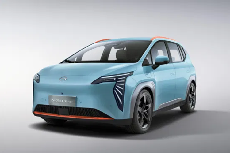 Theo thông tin từ Harmony, đơn vị phân phối xe Aion tại Việt Nam, khách hàng đặt cọc xe sớm sẽ được nhận bộ quà tặng gồm 01 năm bảo hiểm vật chất, bộ sạc di động, 03 năm bảo dưỡng miễn phí và được ưu tiên chọn màu xe, ưu tiên nhận xe trong thời gian sớm nhất.