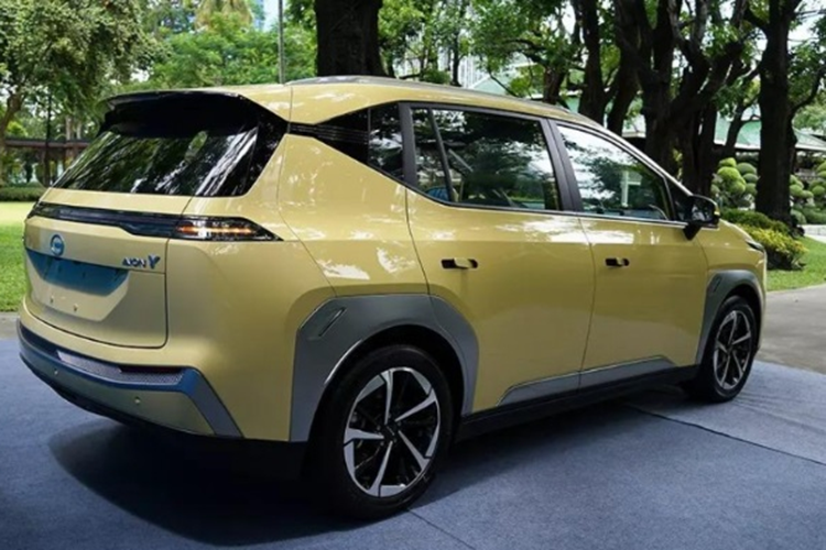 Theo kế hoạch Aion sẽ giới thiệu hai mẫu xe mới là Y Plus và Aion ES tại Việt Nam vào tháng 6 này. Hiện cả hai mẫu xe đều đang được trưng bày tại đại lý để tiện cho khách tham quan, trải nghiệm.