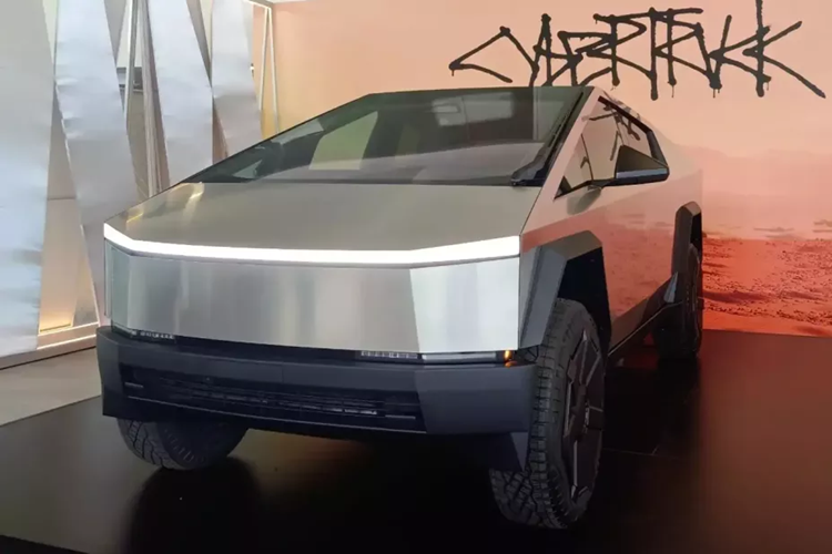 Tesla Cybertruck bang 