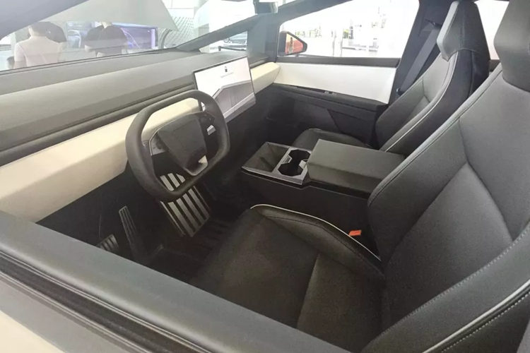 Tesla Cybertruck bang 