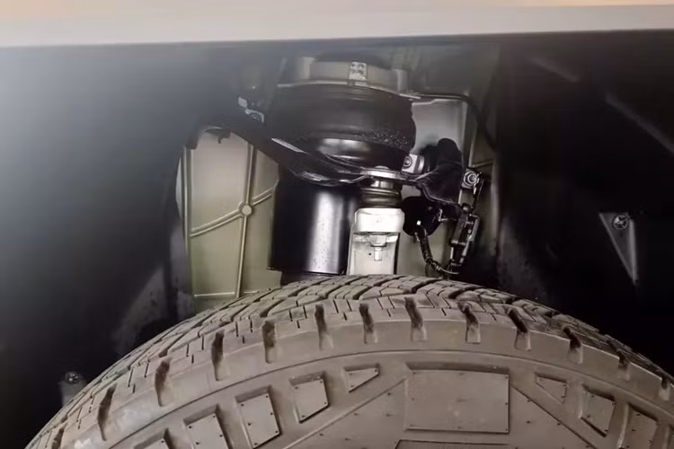 Ở bản cao cấp nhất là Cyberbeast, chiếc xe bán tải điện Tesla Cybertruck 2024 có công suất tối đa 845 mã lực và thời gian tăng tốc từ 0-96 km/h chỉ 2,6 giây.