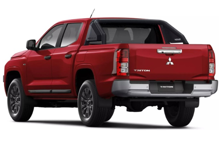 Phiên bản mới này có nhiều chế độ lái (Normal thông thường, Eco tiết kiệm và 5 cấu hình off-road phụ thuộc vào bề mặt di chuyển). Xe còn có khóa vi sai trung tâm phía sau. Tại thị trường Úc, giá xe Mitsubishi Triton GLX-R 2025 khởi điểm là 56.740 AUD (962 triệu VNĐ).