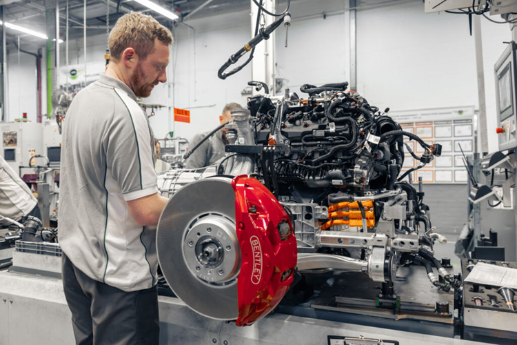 Những nâng cấp này sẽ biến Continental GT mới thành chiếc xe thương mại Bentley nhanh nhất trong lịch sử 105 năm của thương hiệu.