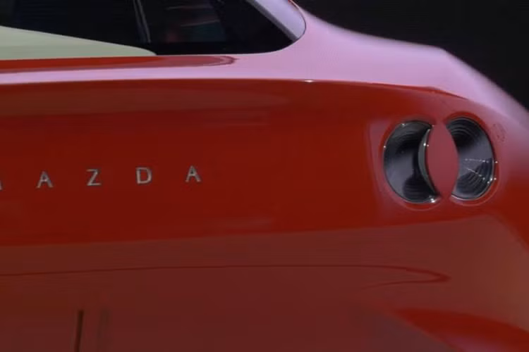 Phiên bản sản xuất của Mazda Iconic SP hoàn toàn mới sẽ là cái tên thay thế vị trí của RX-7 và RX-8 trong đội hình sản phẩm của Mazda. Ngoài ra, hãng xe Nhật Bản có thể cho ra mắt một phiên bản thu nhỏ của mẫu concept này, nhằm thay thế vị trí của xe thể thao mui trần MX-5.