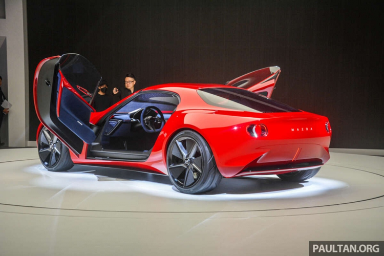 Không chỉ vậy, Mazda còn đang thử nghiệm một công nghệ mới có thể thu giữ CO2 từ khí thải. Nếu thành công và được đưa vào sản xuất thương mại, công nghệ này sẽ đóng vai trò lớn trong tương lai điện hóa của Mazda.