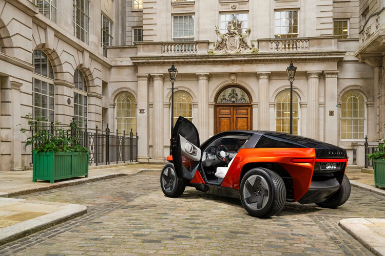 Được biết, mẫu xe Skye có chiều dài tổng thể 4.047 mm và có bộ pin 42 kWh, hệ dẫn động bốn bánh toàn thời gian và phạm vi hoạt động ước tính là 274 km mỗi lần sạc.