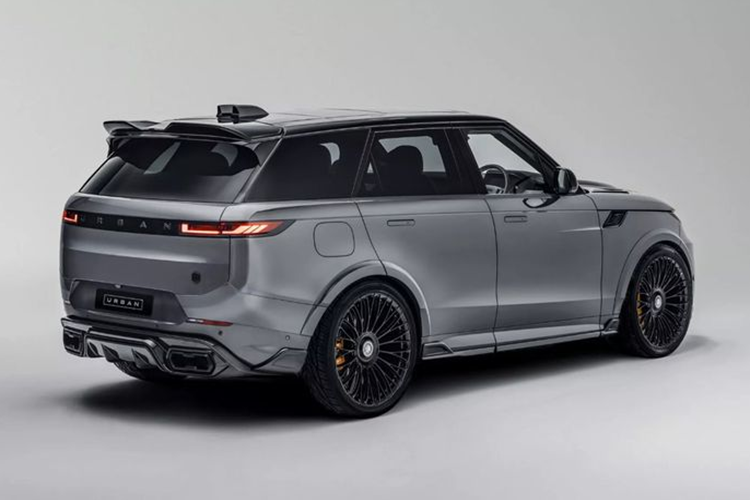 Ở bên trong, xe được trang bị ghế thể thao Recaro. Urban Automotive không đề cập đến bất kỳ sửa đổi nào về hiệu năng hoặc khung gầm, tuy nhiên, chiếc SUV này đã được hạ gầm thấp hơn so với nguyên bản. Hiện mức giá độ xe Range Rover Sport chưa được công bố.
