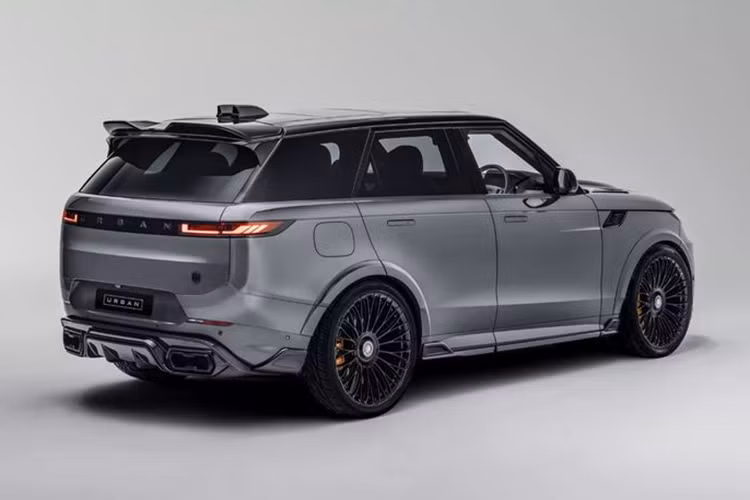 Ở bên trong, xe được trang bị ghế thể thao Recaro. Urban Automotive không đề cập đến bất kỳ sửa đổi nào về hiệu năng hoặc khung gầm, tuy nhiên, chiếc SUV này đã được hạ gầm thấp hơn so với nguyên bản. Hiện mức giá độ xe Range Rover Sport chưa được công bố.