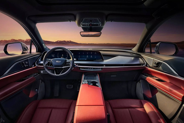 Xe trang bị đèn pha chống chói thích ứng tự động tránh người đi bộ, cũng như các phương tiện ngược chiều. Hai bên thân xe là các đường nét chắc chắn và vòm mui tạo cảm giác “nổi” bởi dải trang trí màu đen nằm ở cột D.