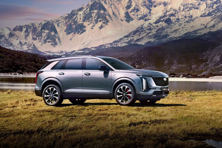 Doanh số dòng xe SUV hạng sang Cadillac XT5 tại Mỹ và các thị trường quốc tế được đánh giá là rất tốt, đủ để hãng phát triển tiếp thế hệ thứ 2, tuy nhiên màn ra mắt lại là ở Trung Quốc.