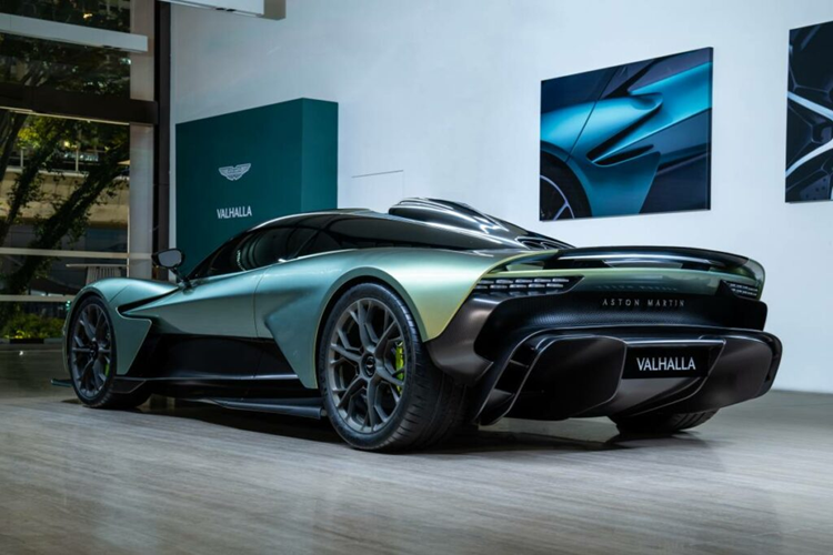 Ông Vũ cũng chia sẻ các mẫu xe Ferrari sau này sử dụng thêm động cơ điện làm mình không thích và sưu tập nhiều, không chạy, có thể dẫn đến hư hỏng, nên trong garage hiện tại, chỉ có mỗi Porsche 918 Spyder là có máy xăng lai điện.