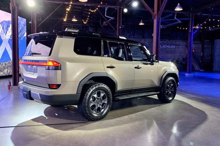 Cung cấp sức mạnh cho GX 2024 là máy xăng V6 3.4L tăng áp kép cho công suất 349 mã lực, mô-men xoắn 650 Nm. Lượng xăng tiêu thụ trung bình của xe là 23,52 lít/100 km.