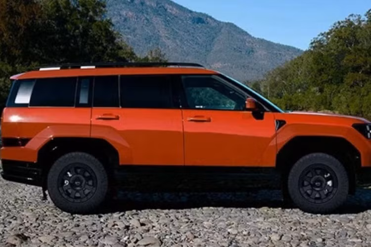 Khách hàng mua gói này sẽ nhận được tất cả cải tiến như gói XRT Adventure và bổ sung thêm bệ bước chân với tải trọng tối đa 200 kg, giá nóc có khả năng chịu tải lên đến 80 kg, tấm chắn gió và tấm bảo vệ nắp ca-pô tối màu.