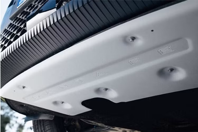 Theo công bố, gói độ XRT Adventure cho Hyundai SantaFe 2025 sẽ có giá là 6.990 AUD (khoảng 120 triệu đồng), bao gồm các nâng cấp trên và chắn bùn bằng nhựa polyurethane màu đen cùng tấm bảo vệ gầm xe.