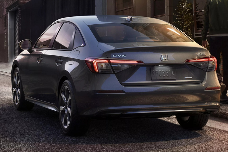 Tại Thái Lan, giá xe Honda Civic e:HEV bán ra là 1,15 - 1,27 triệu baht (tương đương 797 - 880 triệu đồng). Nếu ra mắt thị trường Việt, dự kiến, xe sẽ có giá bán cao hơn một chút so với Honda Civic RS bản hiện hành.