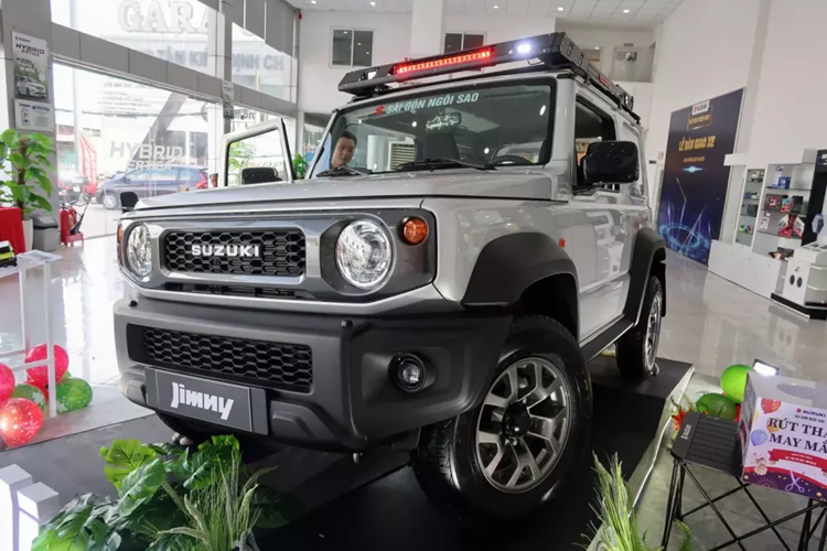 Suzuki Jimny 2024 duoi 800 trieu tai Viet Nam lieu co “chay hang“?