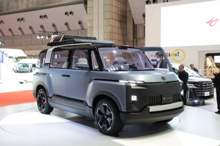  Toyota X-Van Gear concept mới đây đã được cho ra mắt tại triển lãm ở quê nhà Nhật Bản - đây chỉ là một mẫu xe thiết kế vốn mang tính nghiên cứu, nhưng giờ đây thông tin từ bằng sáng chế cho thấy hãng có thể đưa vào sản xuất thương mại.