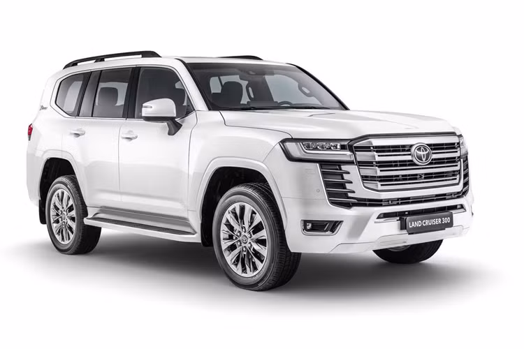 Tính năng này cũng hỗ trợ cập nhật phần mềm không dây và xe còn được trang bị thêm hệ thống tiền va chạm nâng cao cung cấp khả năng phát hiện các phương tiện, người đi xe đạp, người đi bộ và người đi xe máy.