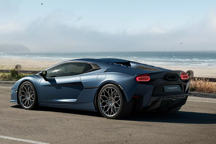 Mohr cho biết Lamborghini thậm chí còn thảo luận ngắn gọn về khả năng tạo ra động cơ V10 mới nhưng đã bác bỏ ý tưởng này sau khi nhận ra rằng hãng sẽ phải hy sinh 20% công suất để đáp ứng các quy định về khí thải trong tương lai.