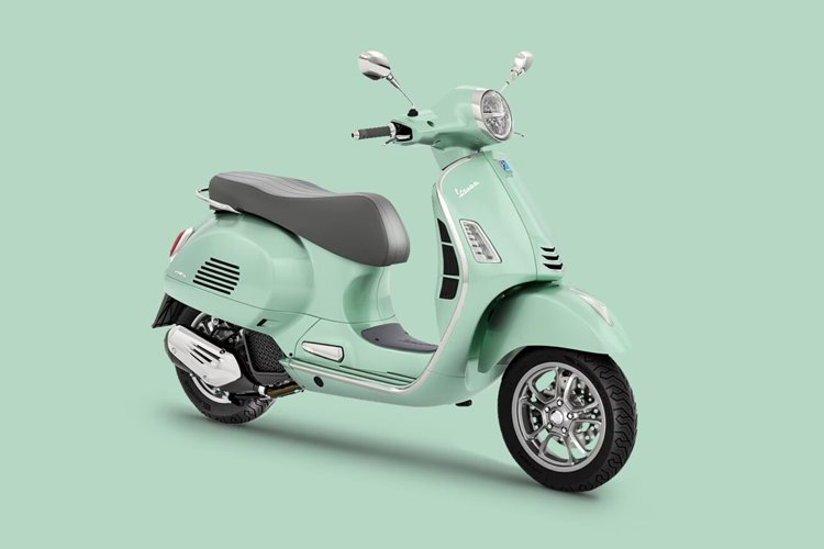  Vespa GTS 310cc 2025 ra mắt tại triển lãm EICMA 2024, đây không chỉ chiếc scooter mang tính biểu tượng mạnh mẽ, nhạy bén mà còn là mẫu xe mạnh nhất từng được sản xuất.