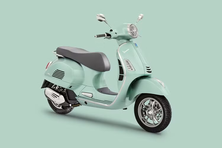  Vespa GTS 310cc 2025 ra mắt tại triển lãm EICMA 2024, đây không chỉ chiếc scooter mang tính biểu tượng mạnh mẽ, nhạy bén mà còn là mẫu xe mạnh nhất từng được sản xuất.
