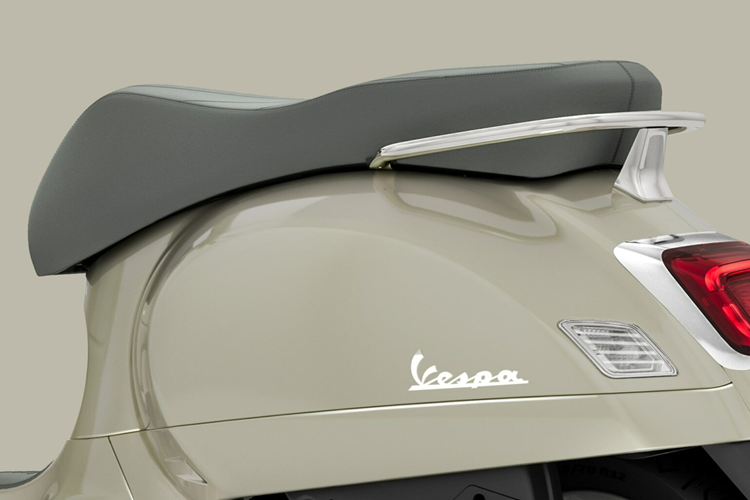 Trước đó, Vespa GTS 300 trang bị khối động cơ HPE dung tích 278 cc, làm mát bằng dung dịch, với GTS 310cc với 70% thành phần bên trong động cơ được thay đổi hoặc nâng cấp, trong đó xi-lanh tăng kích thước từ 63 mm lên 70 mm, dung tích tăng từ 278 lên 310 cc; công suất cực đại hơn 25 mã lực, mô-men xoắn được cải thiện ở những dài tua thấp.