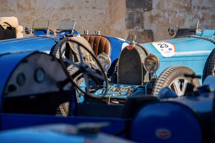 Một trong những điểm nổi bật của chuyến đi này chính là chuyến đi quanh Núi Etna, trong đó những người tham gia hành trình đã có dịp được chiêm ngưỡng cảnh quan bao la xung quanh ngọn núi lửa hùng vĩ.