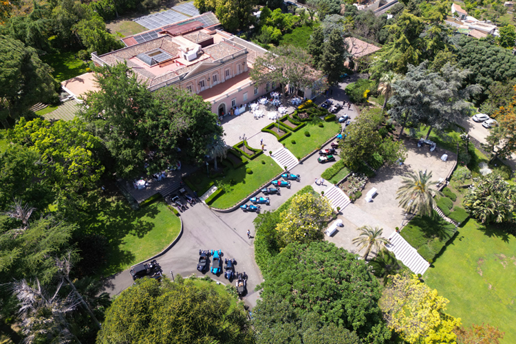 Hành trình 6 ngày trải qua hơn 1.000km cùng 66 chiếc xe đã đi dọc theo những con đường đã được lên kế hoạch tỷ mỉ, đi qua các thị trấn lịch sử như Noto và Marzamemi với những kiệt tác của Ettore Bugatti khám phá kiến trúc baroque và làng chài cổ kính của hòn đảo.