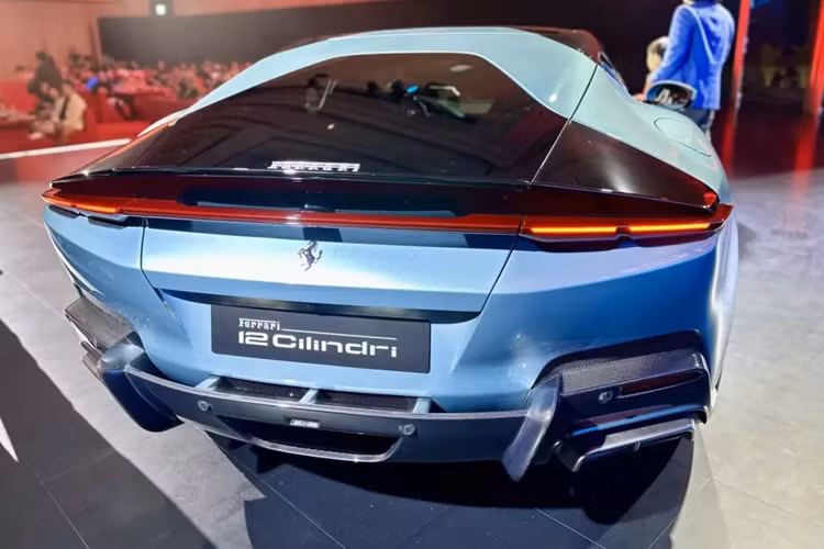 Đến nay, 1 nguồn tin riêng của chúng tôi cho biết, ông Đặng Lê Nguyên Vũ muốn tậu Ferrari 12Cilindri và doanh nhân này còn thậm chí được mời mua trước khi xe ra mắt, tuy nhiên, "Qua" Vũ vẫn đang chờ đợi giá bán chính thức của xe Ferrari 12Cilindri tại Việt Nam.