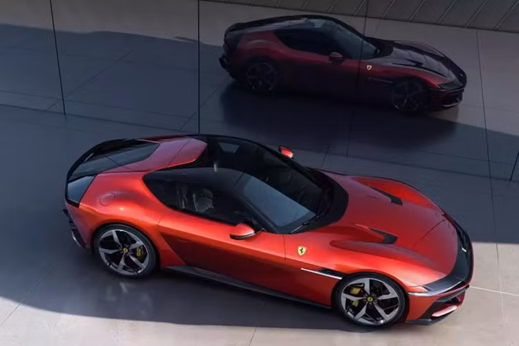 Sau Cuong Do la, den luot “Qua” Vu muon tau sieu xe Ferrari 12Cilindri