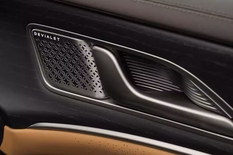 FWD có động cơ điện 200 kW (268 mã lực) trong khi AWD bổ sung thêm động cơ điện 45 kW (60 mã lực) phía sau. Công suất cực đại của động cơ phía trước tăng 30 kW (40 mã lực) so với mẫu xe năm 2024.