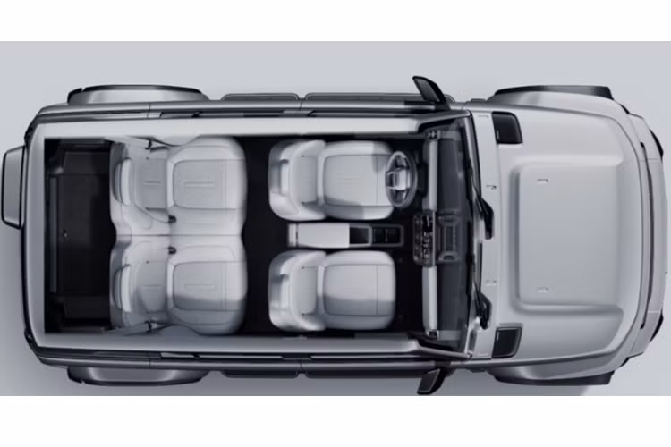 Bên trong cabin, iCar V23 có thiết kế hiện đại với màn hình nổi cỡ lớn, vô-lăng ba chấu và các nút điều khiển vật lý, cần số nằm sau vô-lăng. Xe còn được trang bị nhiều radar sóng mm và chip Snapdragon 8155 của Qualcomm.