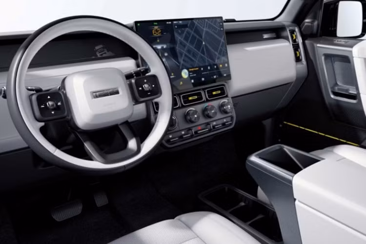 iCar V23 có kiểu dáng hình hộp hầm hố. Thiết kế này khá tương đồng với những mẫu SUV off-road nổi tiếng như Mercedes-Benz G-Class, Land Rover Defender hay cả mẫu Toyota Land Cruiser FJ40 cổ điển. Ở phía trước, xe được trang bị cụm đèn pha LED và lưới tản nhiệt lấy cảm hứng từ Land Cruiser FJ40.