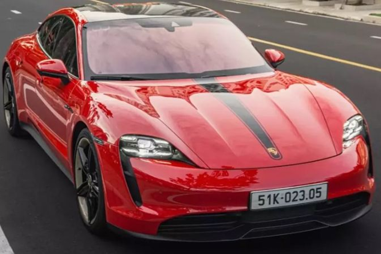 Dàn xe sang và siêu xe của vợ chổng Đoàn Di Băng bao gồm; Lamborghini Urus Performance, Porsche Taycan, Mercedes- AMG G 63 Edition One, Mercedes-Benz EQS, Kia Carnival hay KTM Brabus 1300 R.