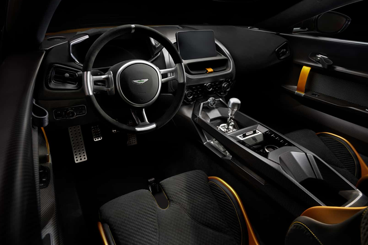 Hệ thống treo của Valour đã được loại bỏ để thay thế bằng bộ giảm chấn Van ống thích ứng đa phương (ASV). Xe được trang bị khối động cơ V-12 tăng áp kép, dung tích 5.2 lít bên trong Valiant tạo ra công suất 735 mã lực, nhiều hơn 30 mã lực so với Valour.