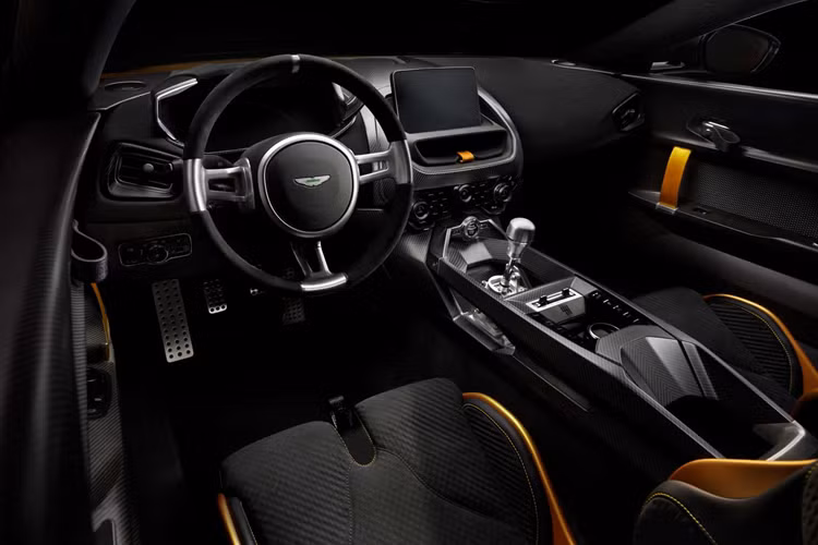 Hệ thống treo của Valour đã được loại bỏ để thay thế bằng bộ giảm chấn Van ống thích ứng đa phương (ASV). Xe được trang bị khối động cơ V-12 tăng áp kép, dung tích 5.2 lít bên trong Valiant tạo ra công suất 735 mã lực, nhiều hơn 30 mã lực so với Valour.