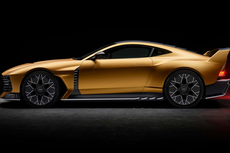 Thân xe được định hình lại để cải thiện luồng không khí được làm hoàn toàn bằng sợi carbon. Xe được trang bị bộ mâm magie 21 inch đi kèm với một bộ đĩa khí động học để cải thiện tính khí động học xung quanh xe, lấy cảm hứng từ chiếc RHAM/1 của Aston đua tại Le Mans vào cuối những năm 1970.