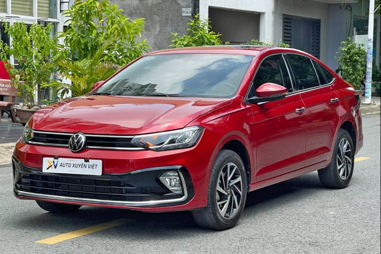 Theo thông tin từ người bán, chiếc Volkswagen Virtus đời 2022 được đăng ký từ tháng 10/2023, xe có odo khoảng 22.000 km. Khi mua mới, Virtus bản Luxury có giá lên đến 1,069 tỷ đồng. Giá xe sau khi hoàn tất các loại thuế, phí và đăng ký biển số là 1,17 tỷ đồng.