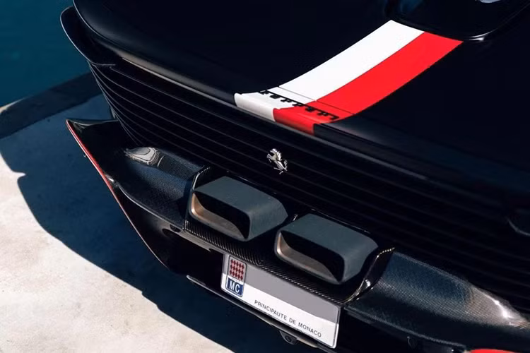 Ferrari Daytona SP3 được trang bị động cơ V12 hút khí tự nhiên dung tích 6.5L, sản sinh công suất 840 mã lực và mô-men xoắn 697 Nm, đi kèm hộp số 7 cấp ly hợp kép F1 DCT. Xe có khả năng tăng tốc 0-100 km/h trong 2,85 giây, vận tốc tối đa hơn 340 km/h.