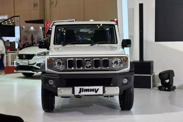 Trước Indonesia, Suzuki Jimny ở những thị trường khác trên thế giới cũng có phiên bản Rhino Edition, ví dụ như Malaysia hay Nam Phi. Tuy nhiên, phiên bản Rhino Edition của mẫu SUV cỡ nhỏ này có thiết kế khác biệt ở từng thị trường, tùy theo thị hiếu của người tiêu dùng.