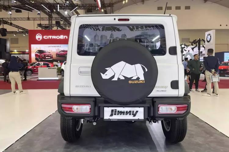 Tại Việt Nam, Suzuki Jimny cũng đang được phân phối chính hãng dưới dạng xe nhập khẩu nguyên chiếc từ Nhật Bản với giá bán từ 789 triệu đồng. Tuy nhiên, xe ở Việt Nam thuộc phiên bản 3 cửa. Theo tin đồn, Suzuki cũng đang lên kế hoạch đưa Jimny 5 cửa về Việt Nam vào năm sau.